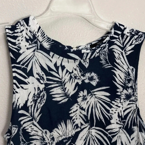 Forever 21 Women Blue Palm Trees Floral Top Size Medium - Picture 3 of 9